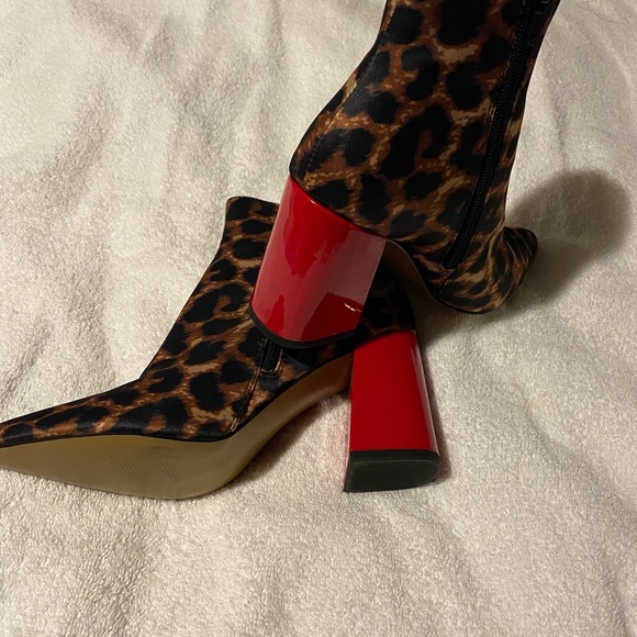 Betsey Johnson leopard shoe booties - Picture 4 of 9